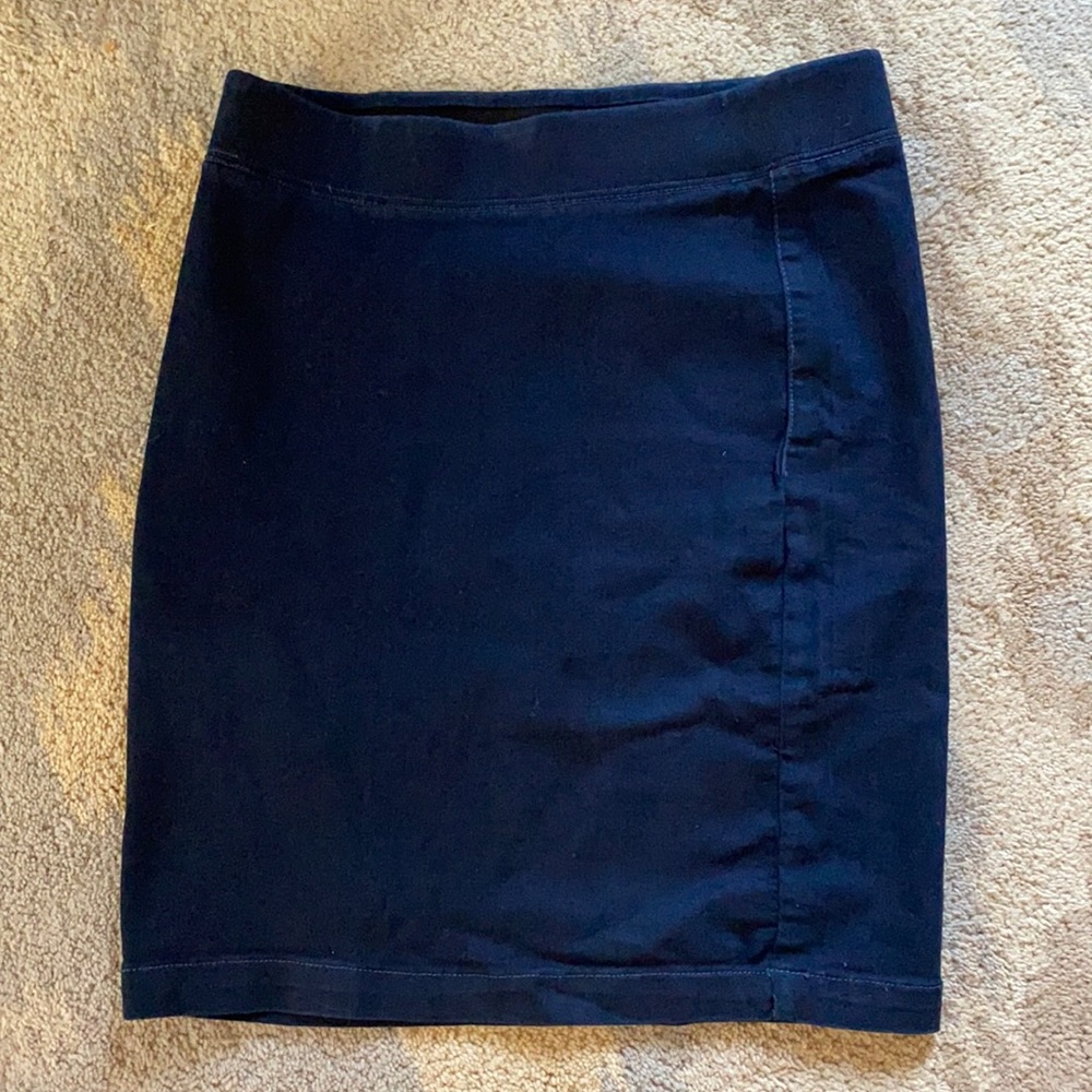 Old Navy women’s denim skirt, size medium.